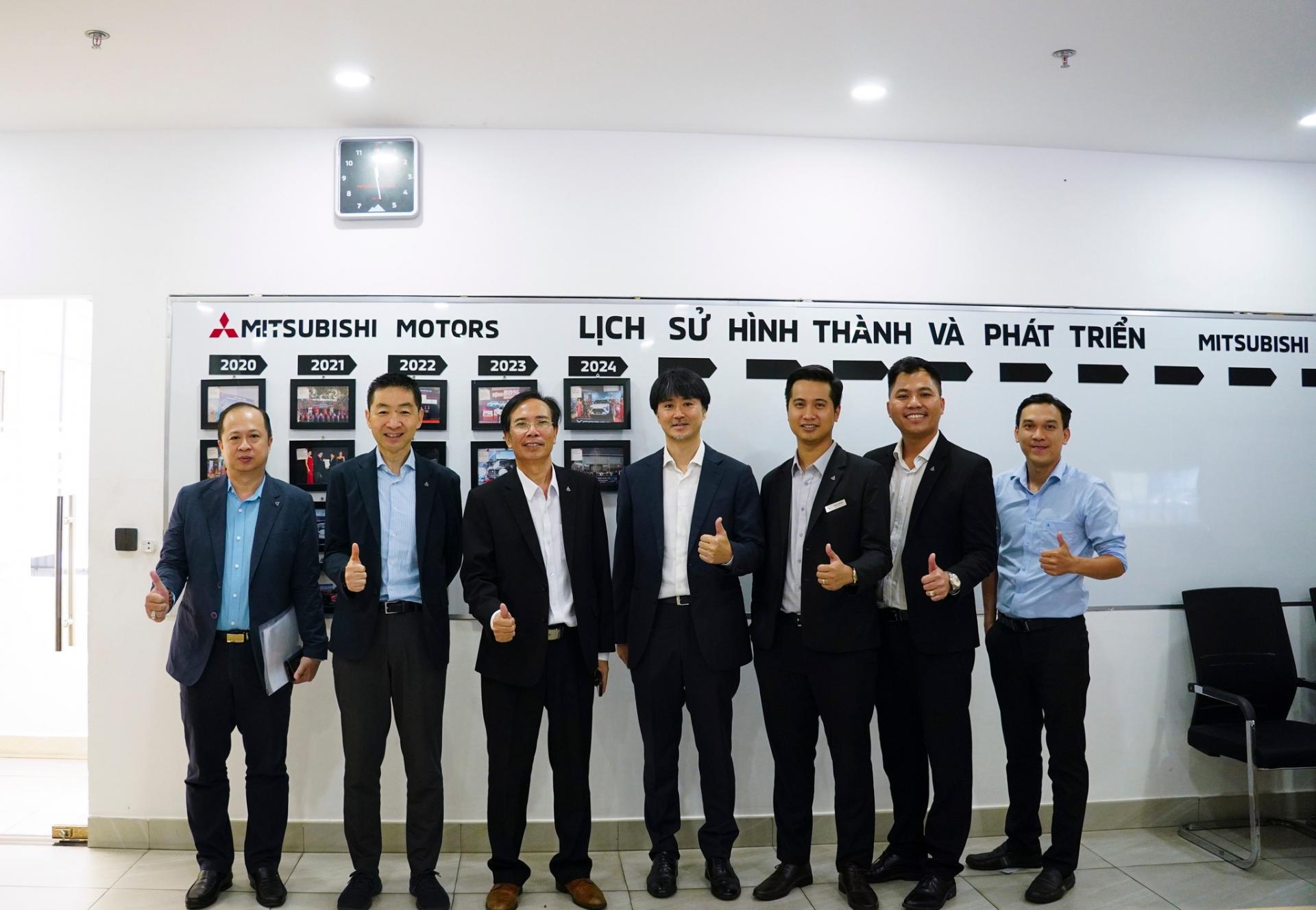 mitsubishi-tay-ninh-han-hanh-don-tiep-tong-giam-doc-va-ban-lanh-dao-cap-cao-cua-mitsubishi-motors-viet-nam (1)