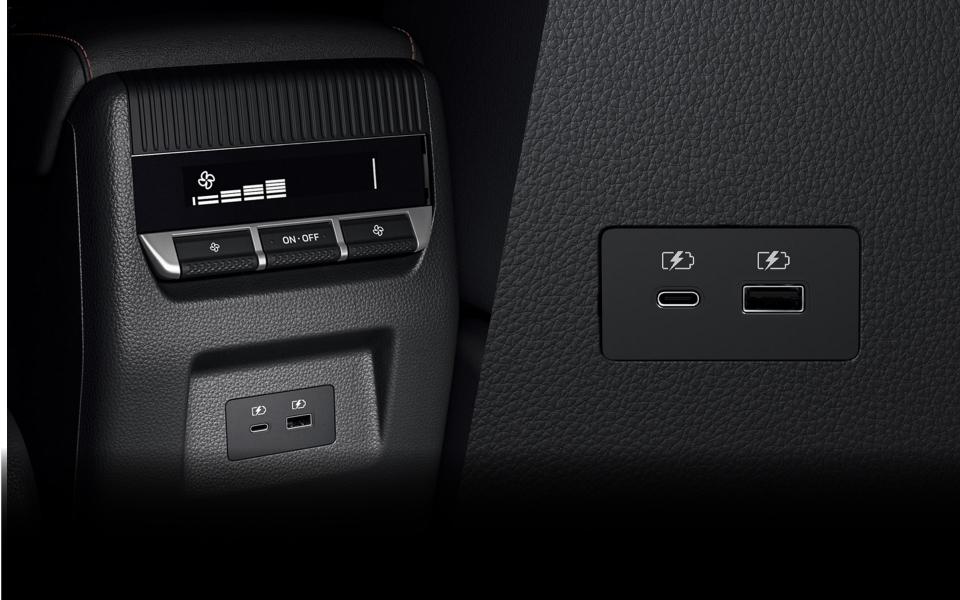 CỔNG SẠC HÀNG GHẾ THỨ 2 & 3